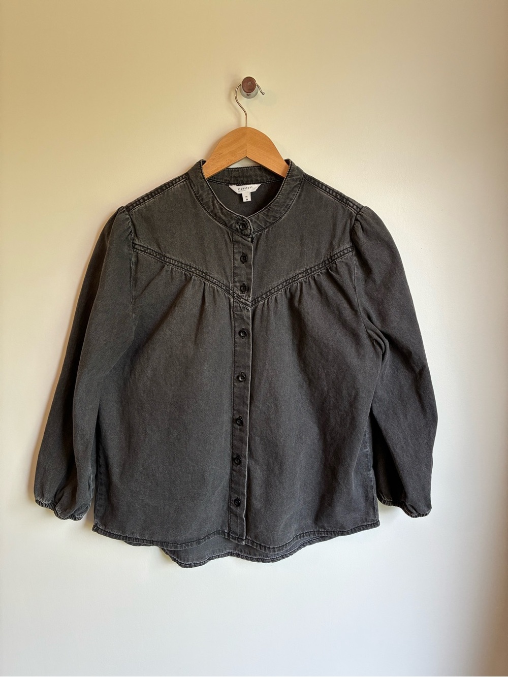 Washed Charcoal Denim Button-Front Blouse with Band Collar M Reitmans - Picture 1 of 9